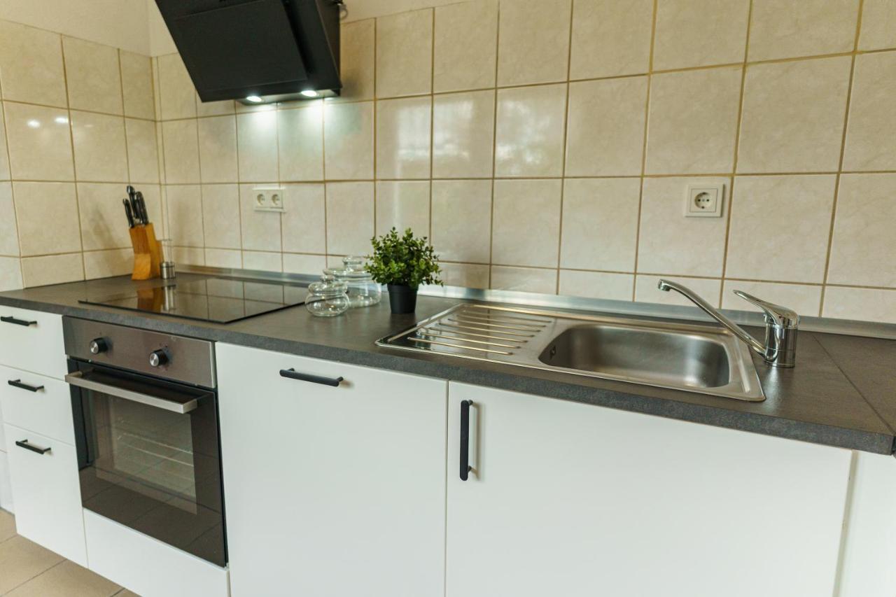 Grosszuegiges Apartment Mit Balkon Fuer Monteure Und Feriengaeste ดิลลิงเงน อัน แดร์ ซา ภายนอก รูปภาพ